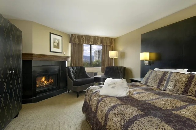 جناح استوديو بسرير كينج، Ramada by Wyndham Kelowna Hotel & Conference Center 1/9
