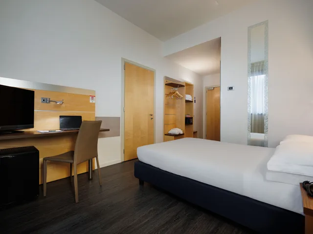 French, Single, Accessible، Ih Hotels Milano Gioia 2/5