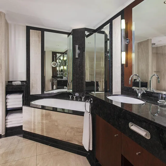 1 Bedroom, Westin, Suite, King Bed، The Westin Grand Munich 5/6