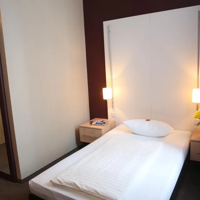 غرفة مفردة، Hotel Columbus 9/12