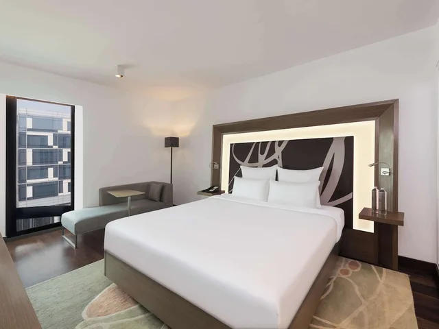 غرفة بريميير بسرير كينج، Novotel New Delhi Aerocity 4/9