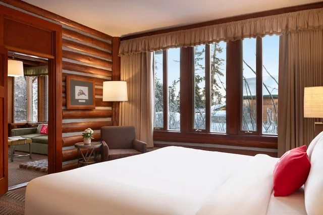 جناح بسرير كينج وسرير كوين بغرفتي نوم، Fairmont Jasper Park Lodge 1/1