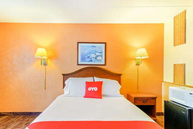 غرفة بسرير فردي، OYO Hotel Downtown Peoria I-74 3/5