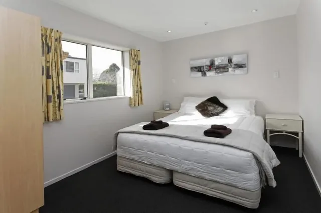 2 Bedrooms, Spa, Suite, 1 Double and 3 Single Beds, Kitchen، Amalfi Motor Lodge 1/5