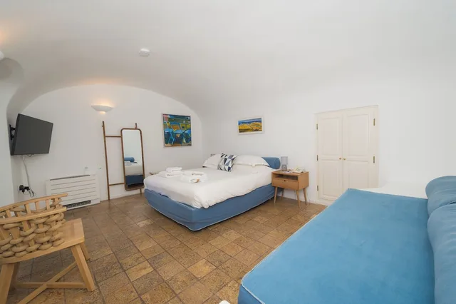 Suite, 1 King and 1 Single Beds, Caldera View، Pantelia Suites Santorini 8/10