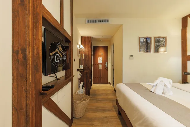 غرفة ديلوكس بسرير مزدوج، Le Charcoa Hotel 3/10