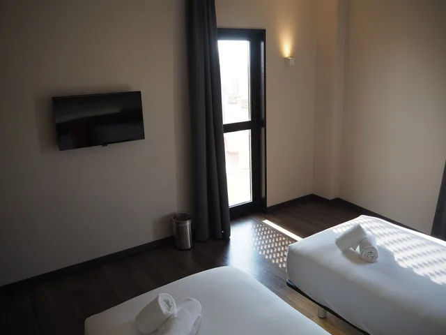 غرفة قياسية بسريرين منفصلين لذوي الإعاقة، easyHotel Barcelona Fira 6/10