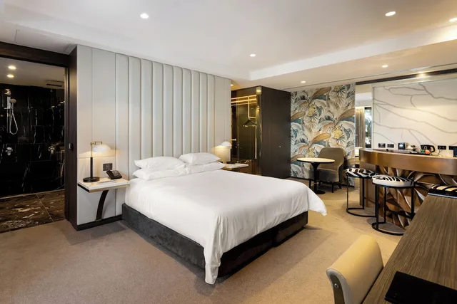 Cabana, Suite, King Bed, Pool Side، Emporium Hotel South Bank 3/10