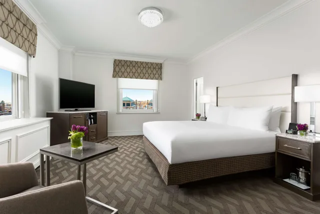 غرفة ديلوكس بسرير كينج، Hilton Boston Park Plaza 1/5