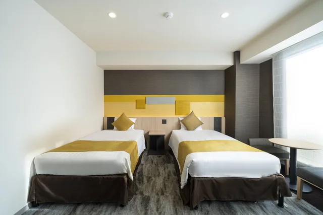 غرفة عائلية بسريرين منفصلين مع سرير سحّاب إضافي مع أريكة، KOKO HOTEL Tsukiji Ginza 1/8
