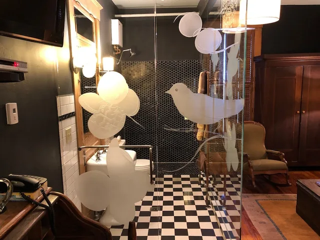 غرفة بسرير كوين بإطلالة على النهر، Hotel Frederick 2/2