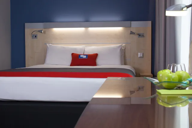 جناح بسرير كوين بشرفة، HOLIDAY INN EXPRESS TOULOUSE AIRPORT 4/6