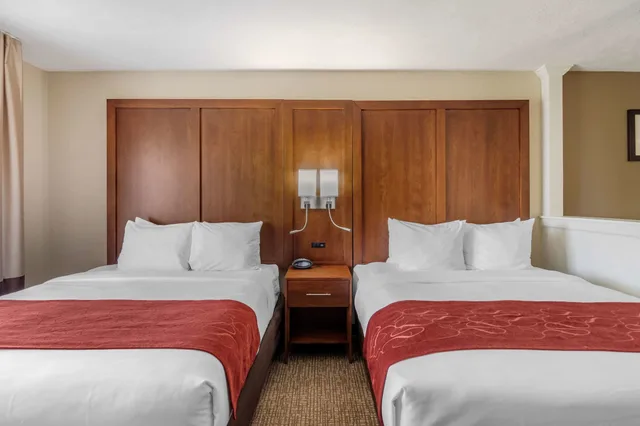 جناح بسريرين كوين مع أريكة، Comfort Suites Speedway - Kansas City 3/5