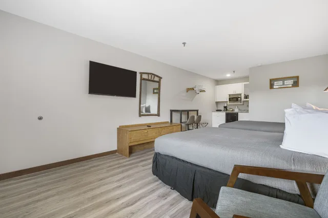 Lodge, 2 Queen Beds, Kitchenette، White Wing Lodge 4/4