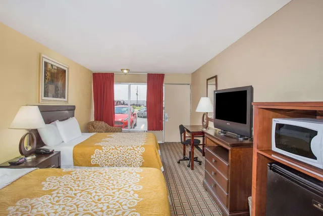 Basic, 5 Double Beds, Days Inn By Wyndham Blytheville 4/6