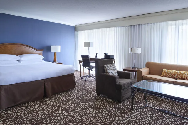 Room, 2 Double Beds, Marriott Milwaukee West 4/10