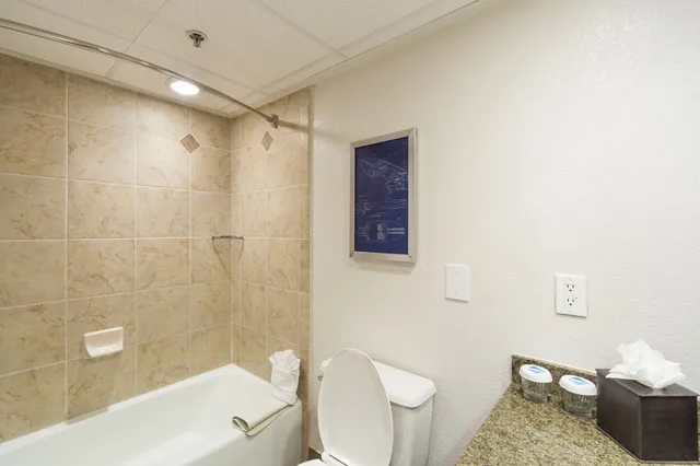 غرفة قياسية بسريرين كوين، South Shore Harbour Resort & Conference Center 6/7