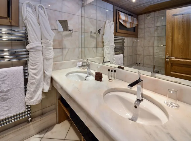 غرفة كلاسيكية بإطلالة على الجبل، Hôtel Tsanteleina 6/7