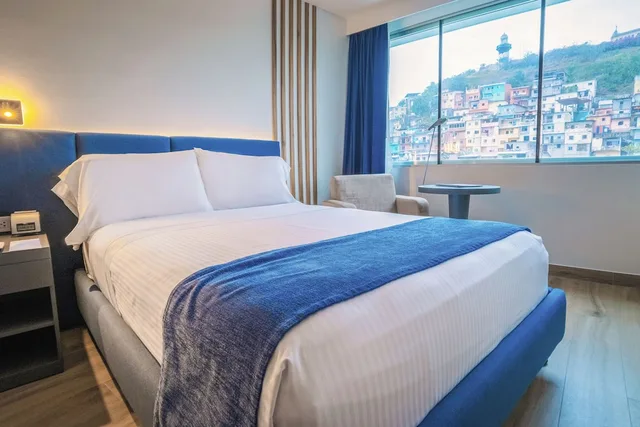 غرفة بزنس بسرير كينج بإطلالة على المدينة، Wyndham Guayaquil Puerto Santa Ana 7/8
