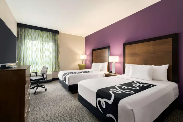 Room, 2 Queen Beds, La Quinta Inn And Suites by Wyndham Burlington 1/3