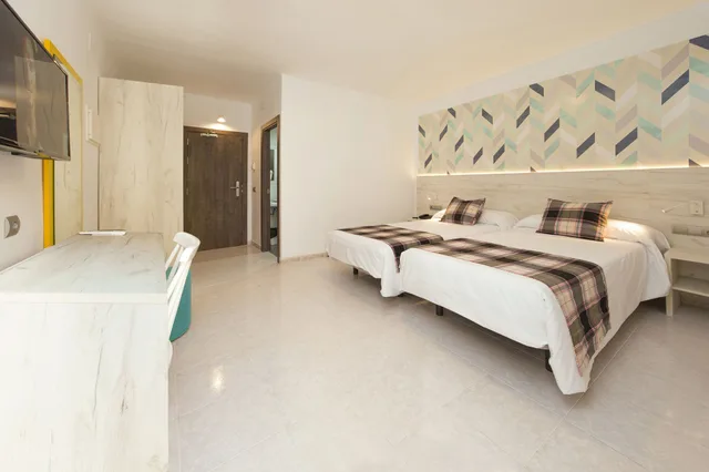 Twin Room 2ad، Hotel Vibra Lei Ibiza 1/6