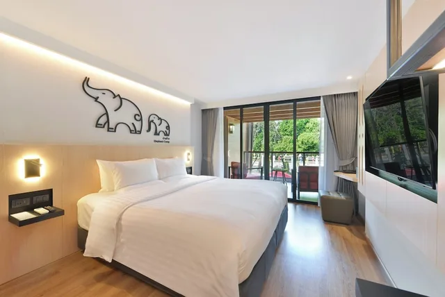 غرفة جونيور بسرير كينج بإطلالة على النهر بشرفة، March Hotel & Suite Riverside 3/7