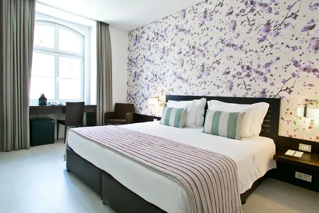 Standard, Double Bed, Street View, Internacional Design Hotel 4/9