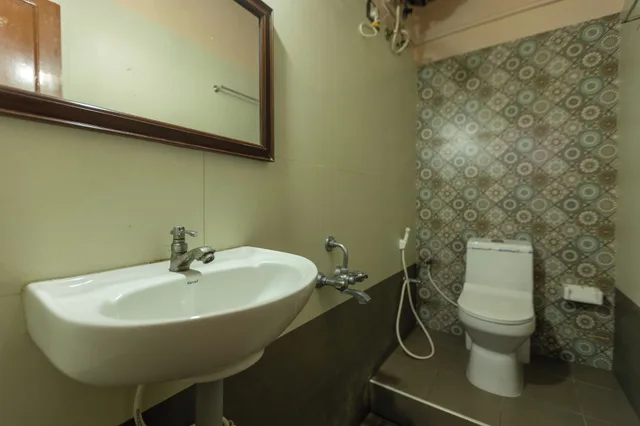 Deluxe, Queen Bed, Hotel Coramandal Heritage 2/2