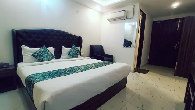 غرفة بريميوم بسرير كينج، Oyo 10274 Hotel Aamara 3/10