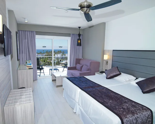 غرفة بسرير مزدوج بشرفة بإطلالة جزئية على البحر، Hotel Riu Palace Meloneras 1/4
