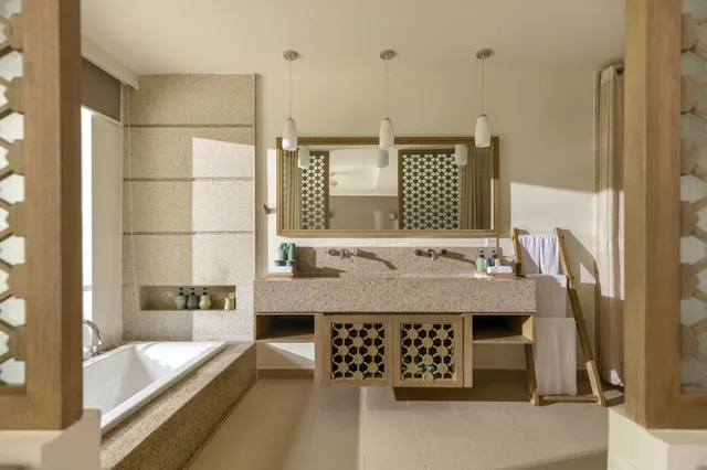 غرفة بسرير كينج وسرير كوين بإطلالة على الحديقة بغرفة نوم واحدة، Mia Resort Nha Trang 8/10