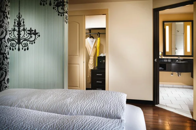 Ensemble, Suite, 2 Queen Beds, Sofa، Staypineapple At The Maxwell Hotel 2/3
