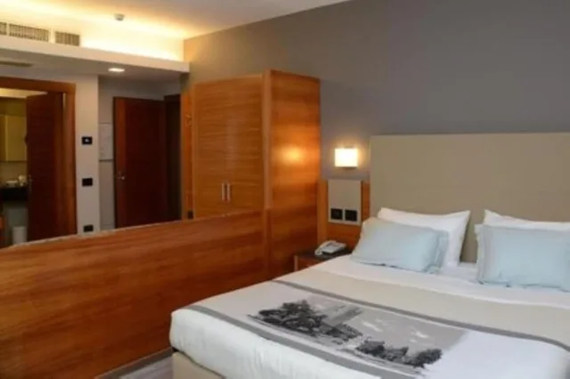 غرفة قياسية بسرير كوين، Albergo Roma, Bw Signature Collection 3/4