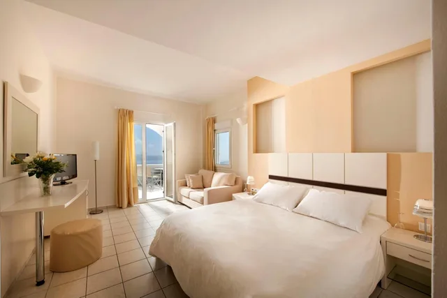 جناح جونيور بجاكوزي، TZEKOS VILLAS 5/8
