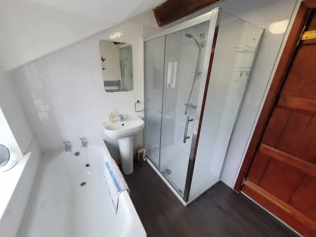 كوخ بستة أسرّة بحمام خاص، Martin Lane Farm Holiday Cottages 7/7