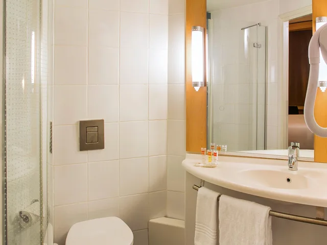غرفة بريميوم بسرير مزدوج، Ibis Lagos Ikeja 5/5