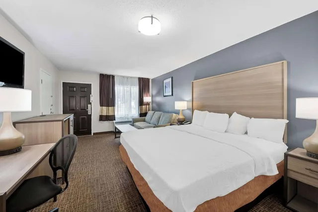 جناح بسرير كينج لذوي الإعاقة، Quality Inn and Suites Fayetteville I-95, NC 2/3