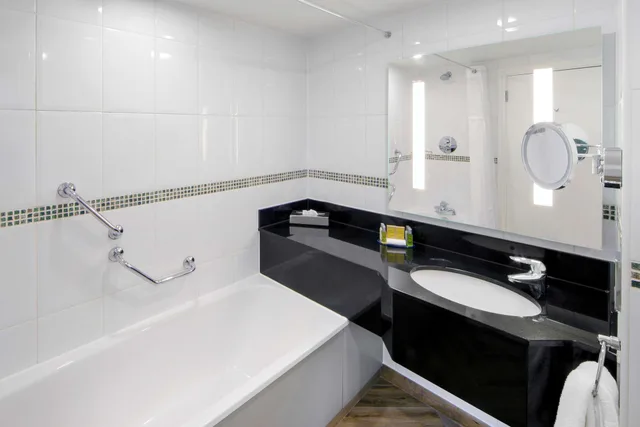غرفة عائلية بسريرين كوين مع أريكة، Doubletree by Hilton Manchester Airport 10/10