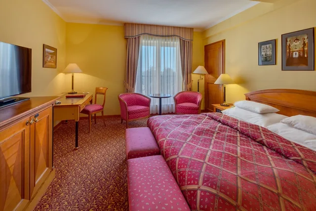 غرفة قياسية بسرير كينج، Savoy Hotel Prague 5/10