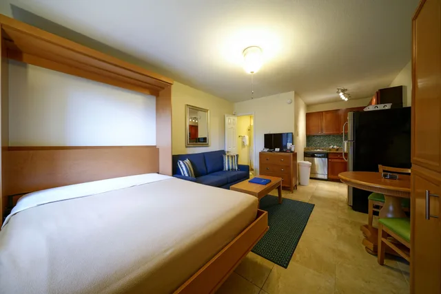 Studio, Queen Murphy Bed, Kitchen، La Costa Beach Club 2/6
