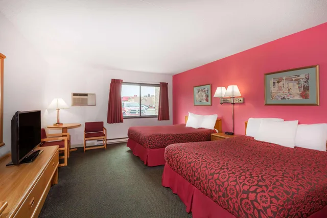غرفة بسريرين كوين، Days Inn by Wyndham Mason City 2/5