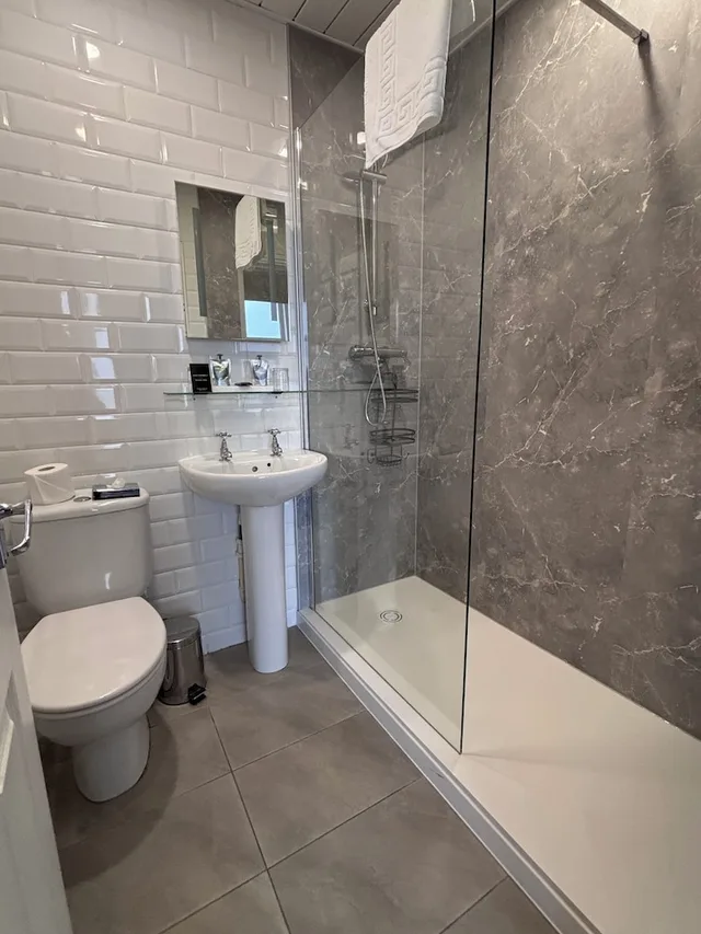 غرفة تنفيذية بسرير كوين بإطلالة على البحر، Glendower Hotel 4/4