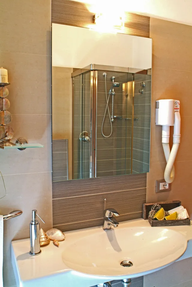غرفة كومفورت رباعية بسرير مزدوج وسرير بطابقين، Hotel Villa Paola 2/2