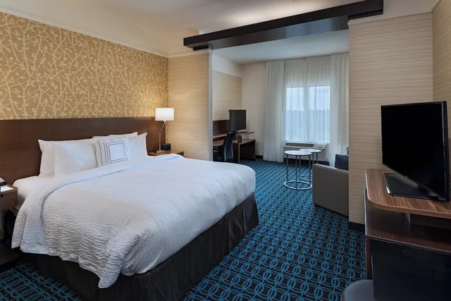 جناح بسرير كينج مع أريكة، Fairfield Inn Suites Dublin 1/3