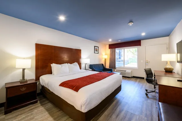 جناح بسرير كينج، Hyland Inn near Pasadena Civic Center 9/10