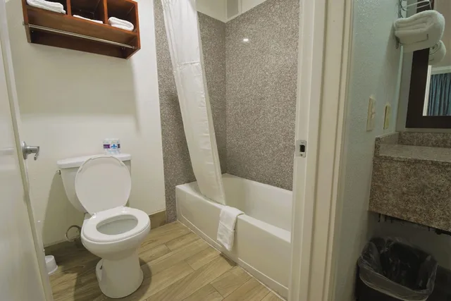 Standard, 2 Queen Beds, Smoking, Welcome Inn 2/2