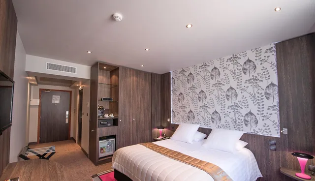 غرفة سوبيريور بسرير كوين بإطلالة على المدينة، Best Western Premier Patio Des Artistes 5/10