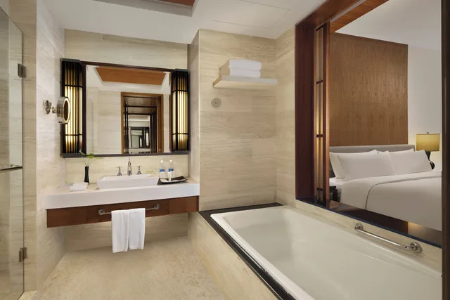 غرفة بسرير كينج بإطلالة على الجبل، Le Meridien Shimei Bay Beach Resort & Spa 10/10