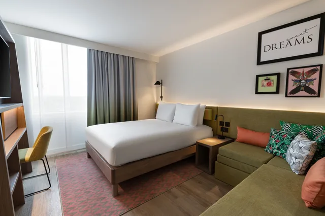 غرفة قياسية بسرير كوين، Hampton by Hilton Konstanz 2/3