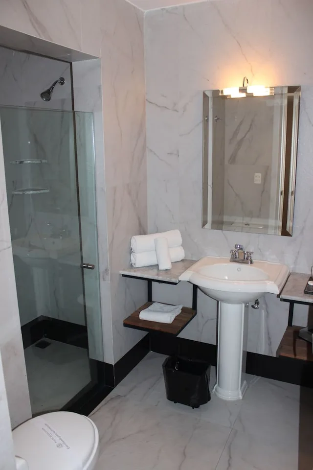 Room, King Bed, Hotel Plaza Revolucion 4/5